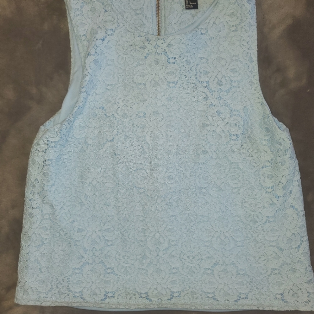 Like new top size small